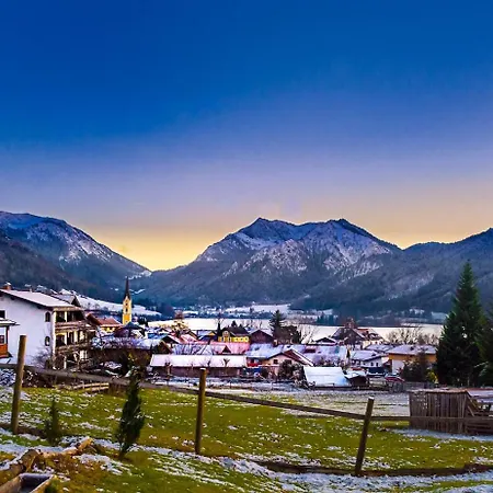 Ruhige Mit Seeblick In Zentraler Lage Mit Frisch Renovierter Kueche