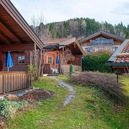 Chalet Ruhige Mit Seeblick In Zentraler Lage