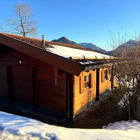 Ruhige Mit Seeblick In Zentraler Lage Mit Frisch Renovierter Kueche Chalet